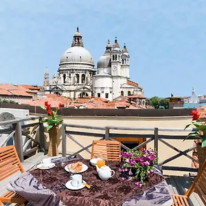 accademia-charm-apartments.hotelslidodijesolo.com/